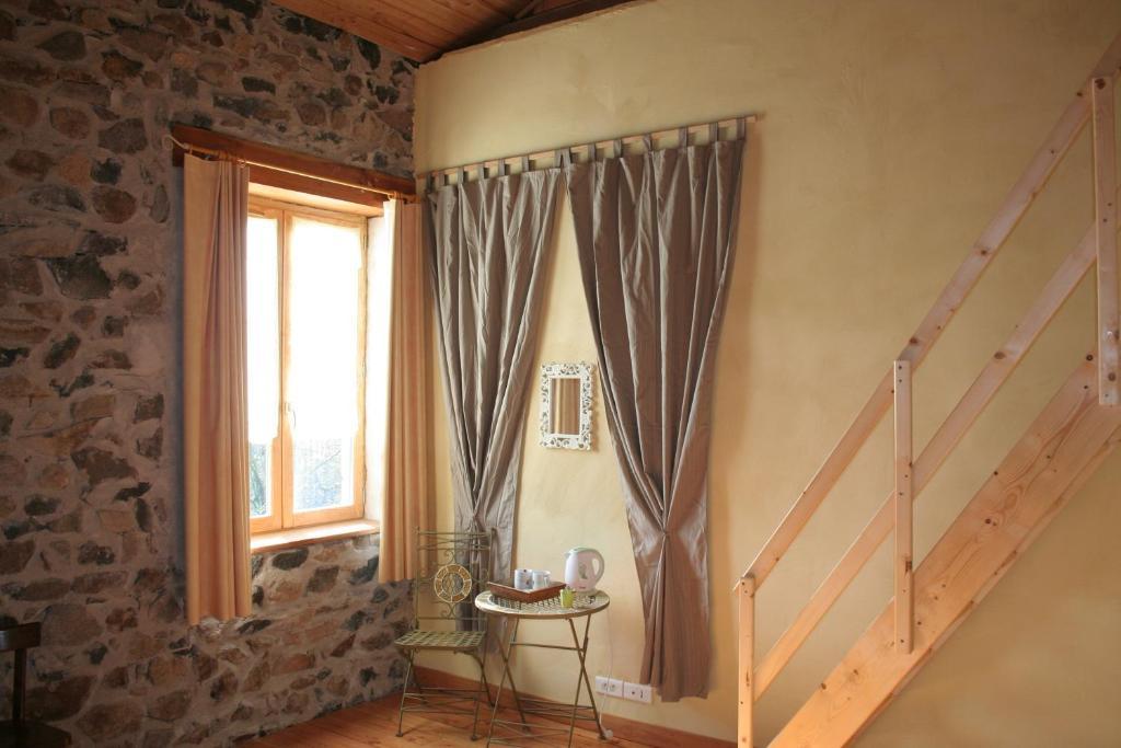 Chambres D'Hotes La Cime Beaujolaise Poule-les-Echarmeaux Exterior photo